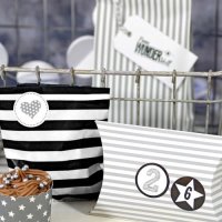 50 Papiertüten schwarz weiße Streifen, 13 x 16,5 cm, 45 Gramm Papier, flach / Candy Bar, Hochzeit, Kindergeburtstag, Papiertütchen, Candybag, Tüten, Mitgebseltüten