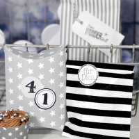 50 Papiertüten schwarz weiße Streifen, 13 x 16,5 cm, 45 Gramm Papier, flach / Candy Bar, Hochzeit, Kindergeburtstag, Papiertütchen, Candybag, Tüten, Mitgebseltüten