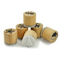 Stempel - 6 Weihnachtsmotive- aus Holz, Schrift-/ Motivgröße: Ø je Stempel ca 2,5 cm (Schneeflocke, Nikolausmütze, Stern, Sterschnuppe, Tannenbaum, Hirsch)